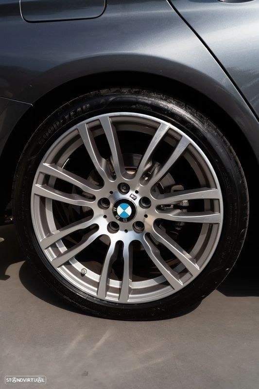BMW 330 e Pack M Auto - 17