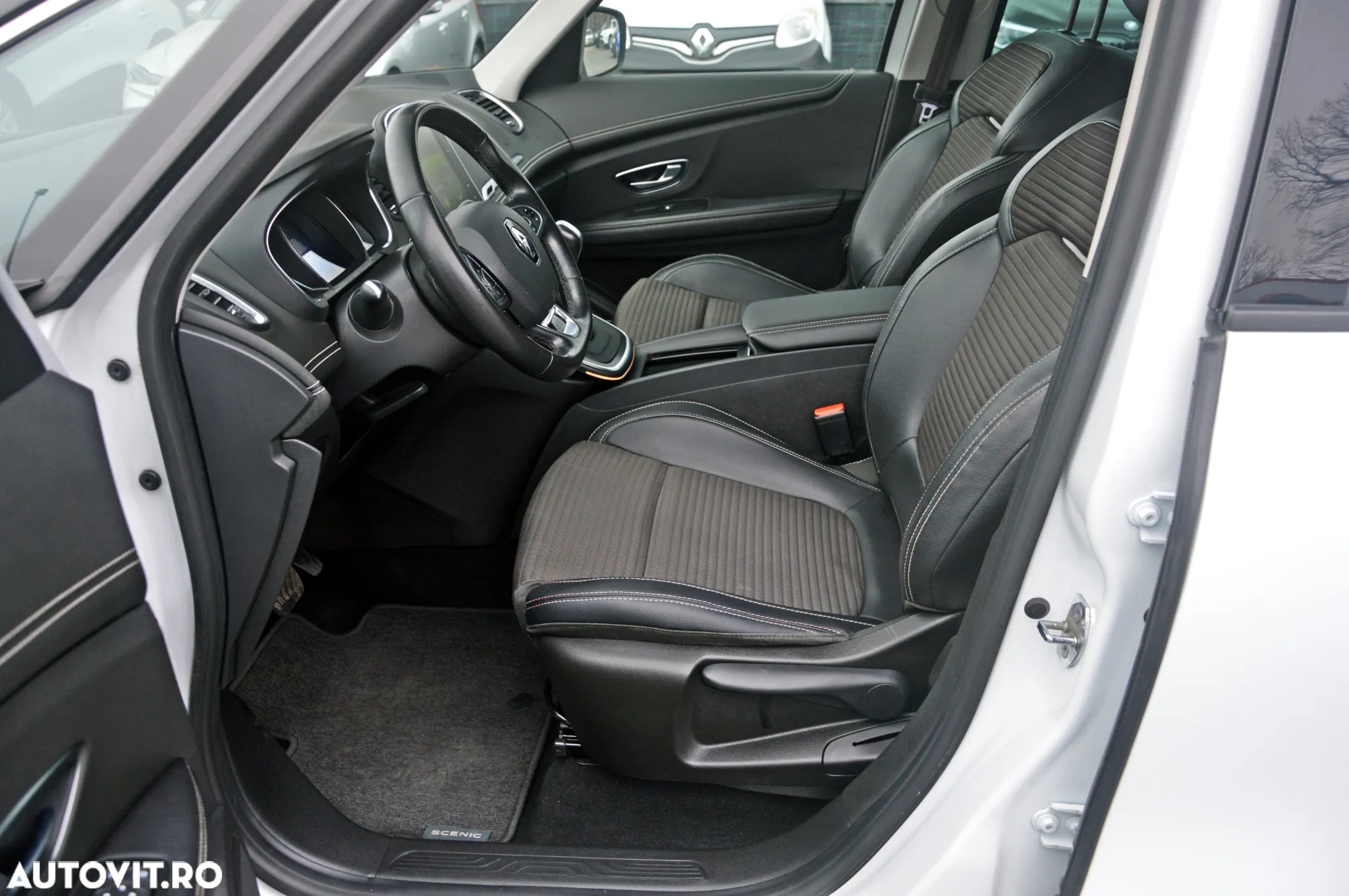 Renault Scenic BLUE dCi 120 EDC BOSE EDITION - 19