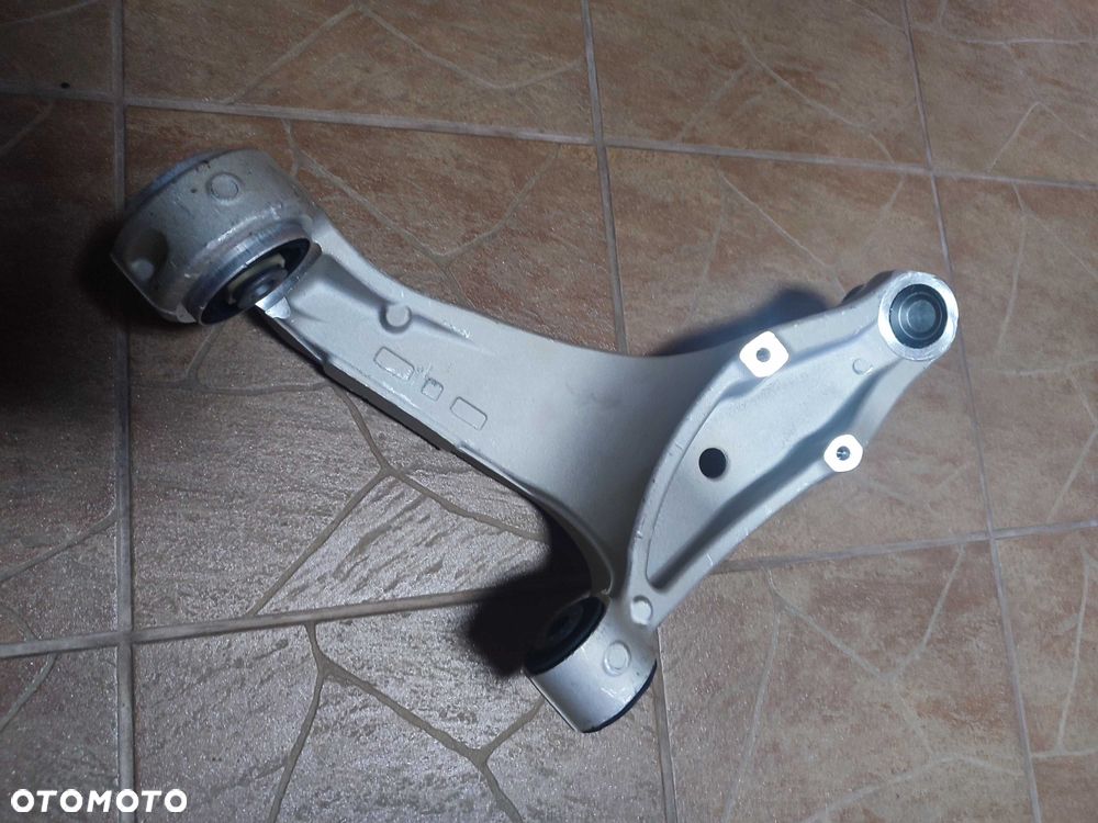 Cadillac CTS 2008-15 przedni prawy wahacz nowy