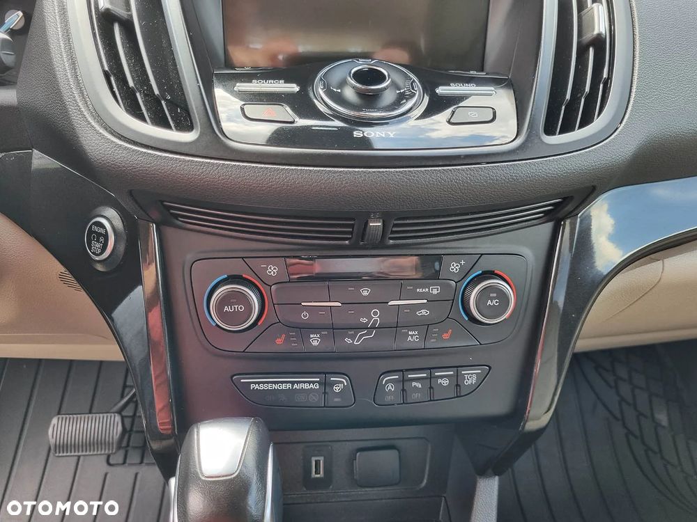 Ford Escape 2.0 EcoBoost AWD Titanium - 12