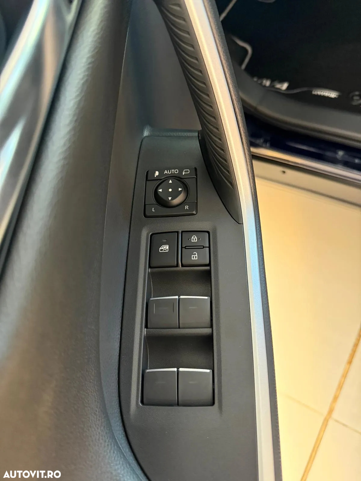 Toyota RAV4 2.5 Hybrid VVT-iE 4x4 Luxury Premium - 27