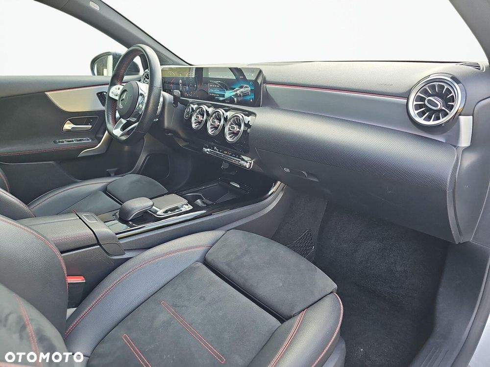 Mercedes-Benz Klasa A 220 4-Matic AMG Line 7G-DCT - 6