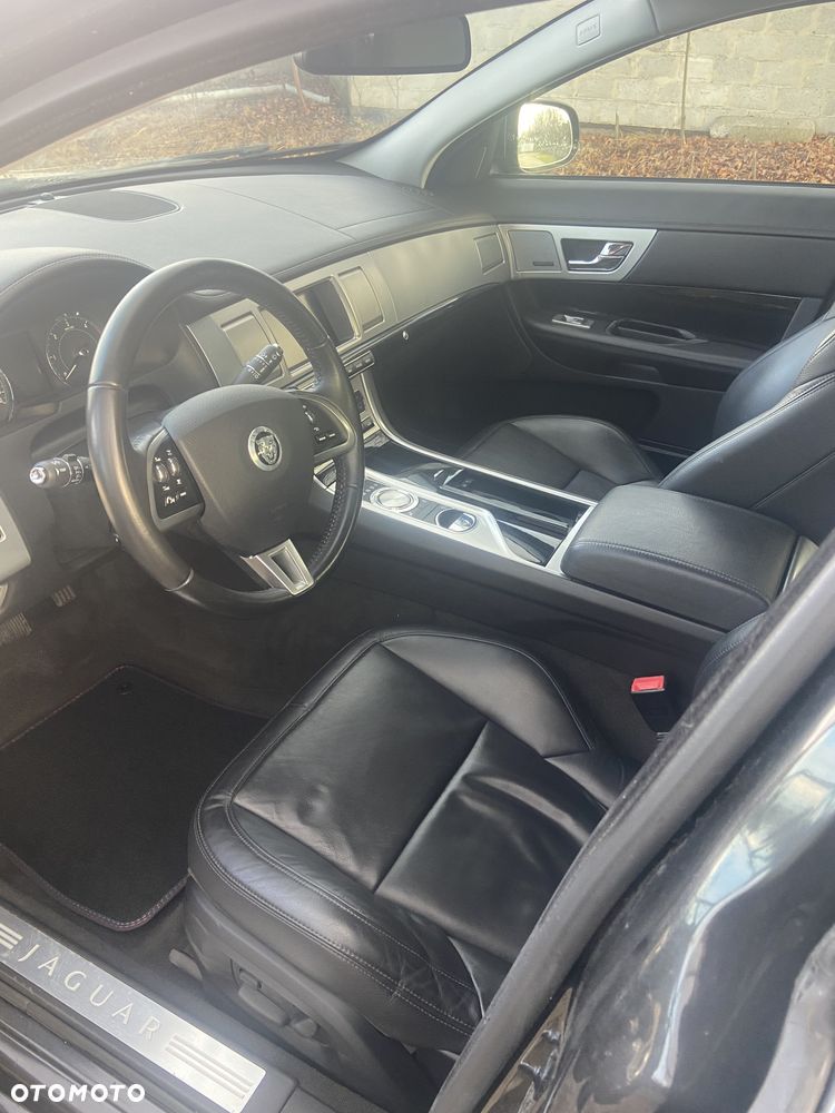 Jaguar XF 2.2 D Luxury - 12