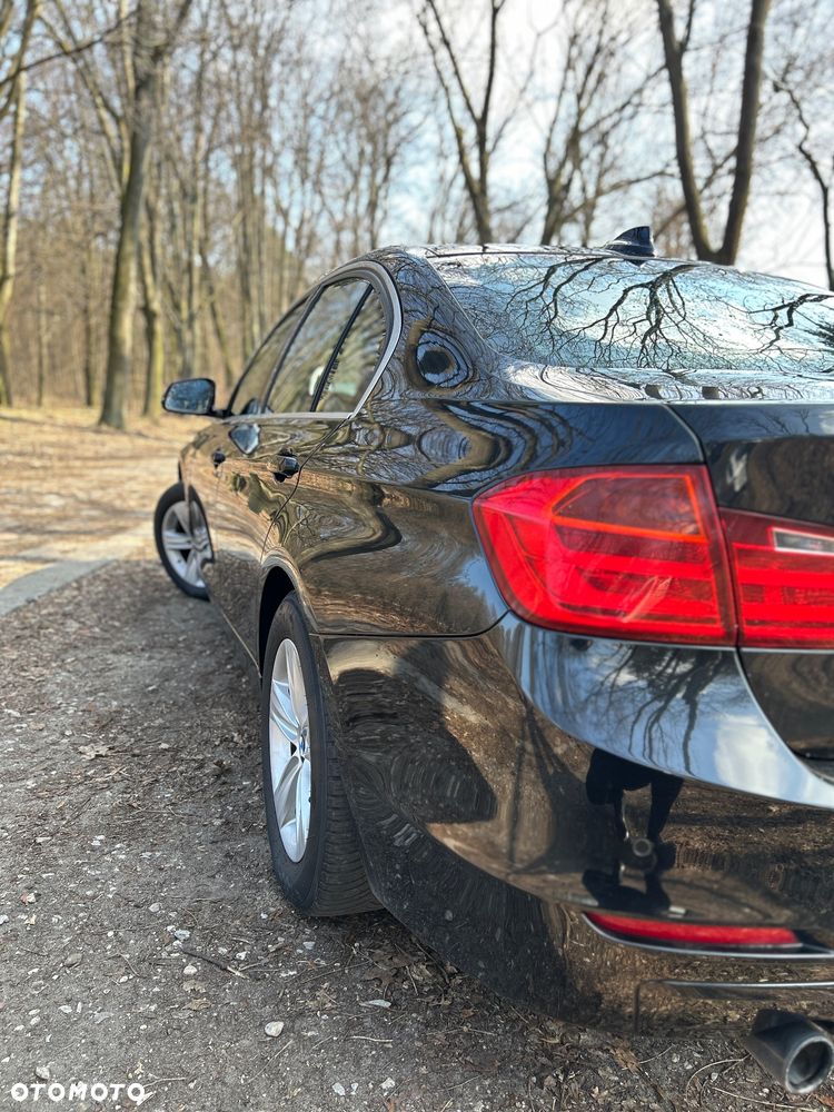 BMW Seria 3 320i Sport Line - 4