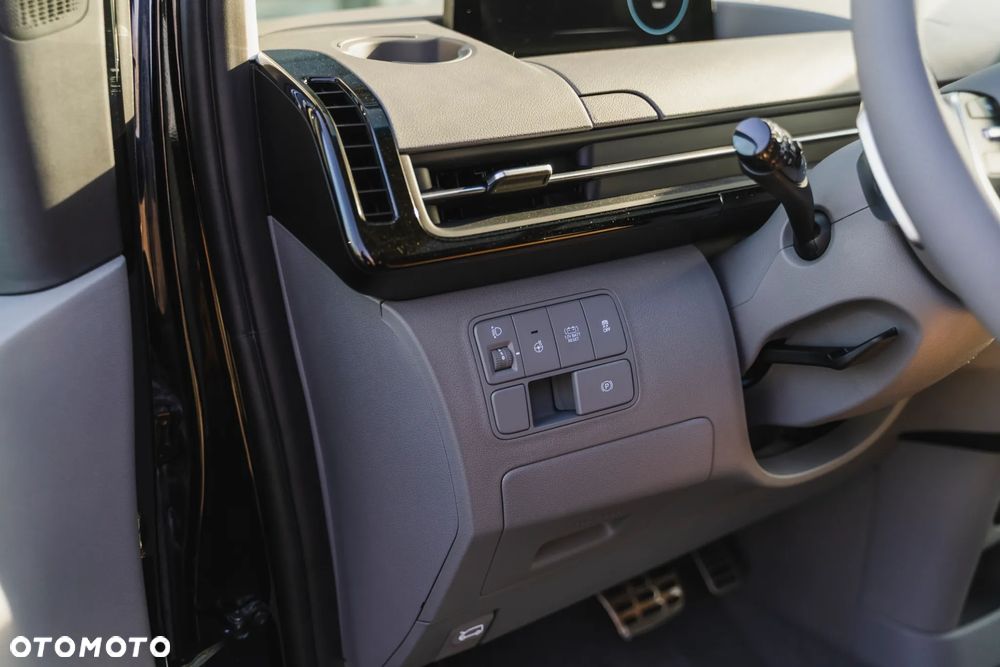 Hyundai Staria 1.6 T-GDI HEV Luxury - 13