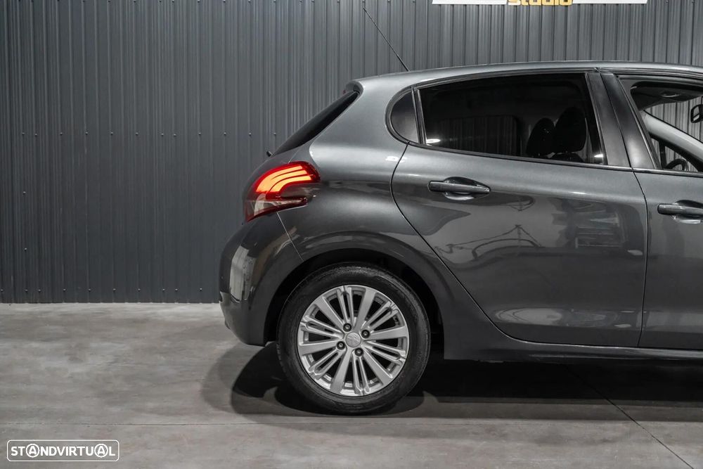 Peugeot 208 - 38