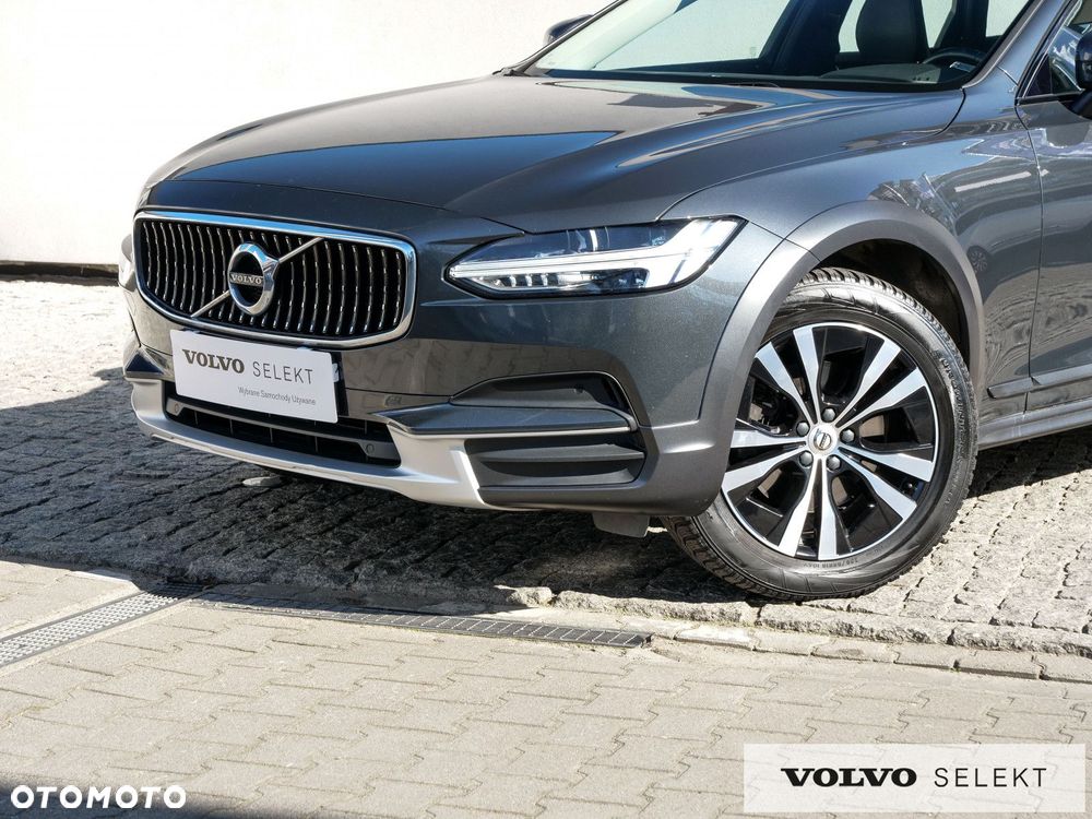 Volvo V90 Cross Country - 11