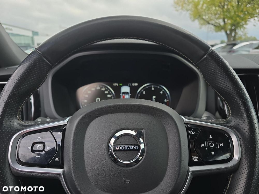 Volvo XC 60 D4 AWD R-Design - 21