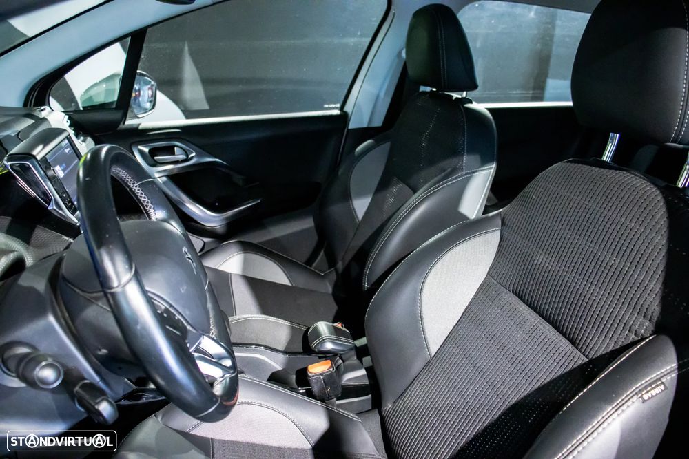 Peugeot 2008 1.2 PureTech Allure - 17