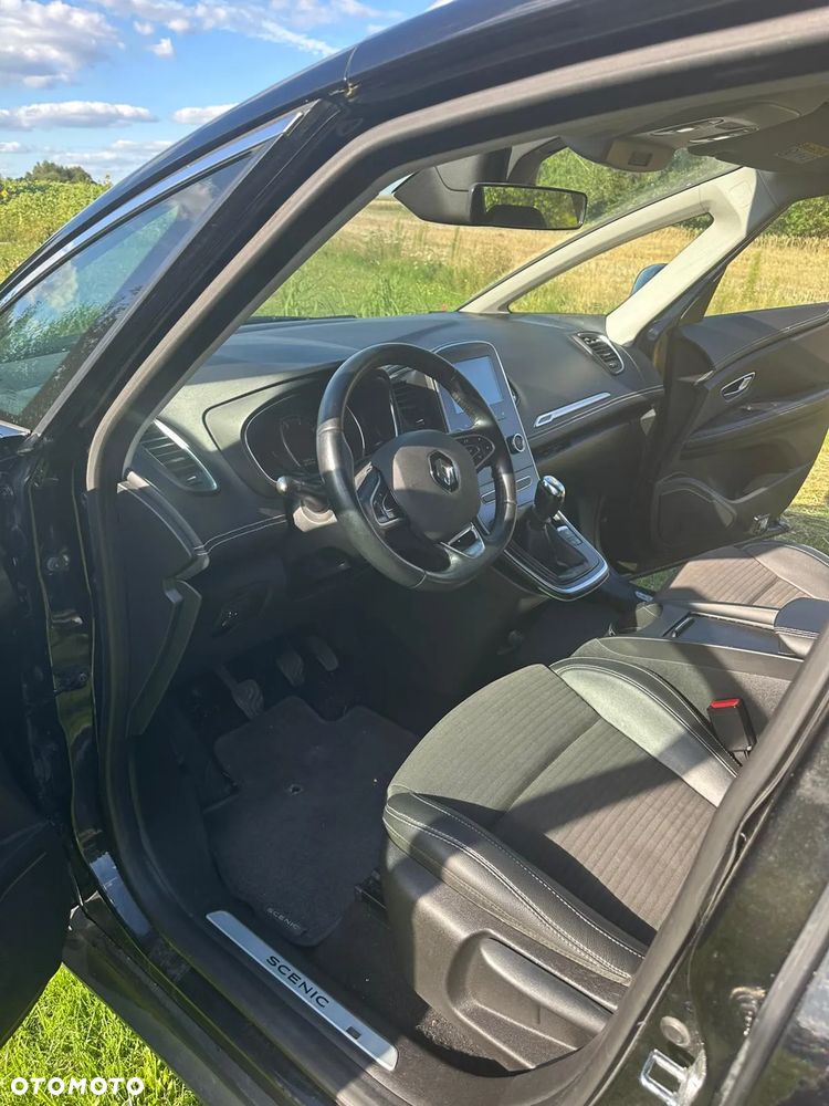 Renault Grand Scenic - 13