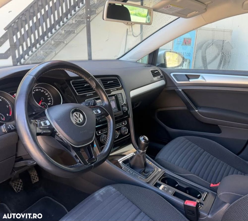 Volkswagen Golf 1.6 TDI DPF Trendline - 6