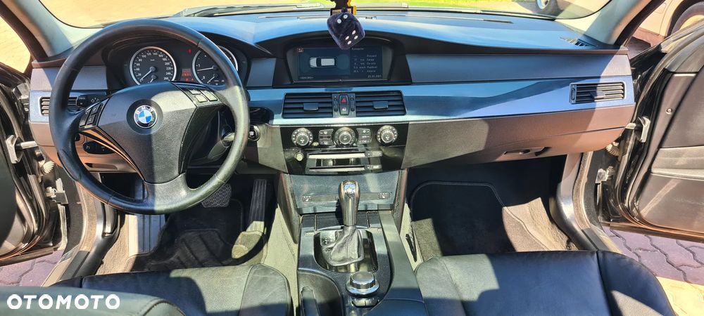 BMW Seria 5 525d - 15