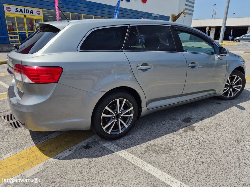 Toyota Avensis SW 2.0 D-4D Luxury+Navi - 6