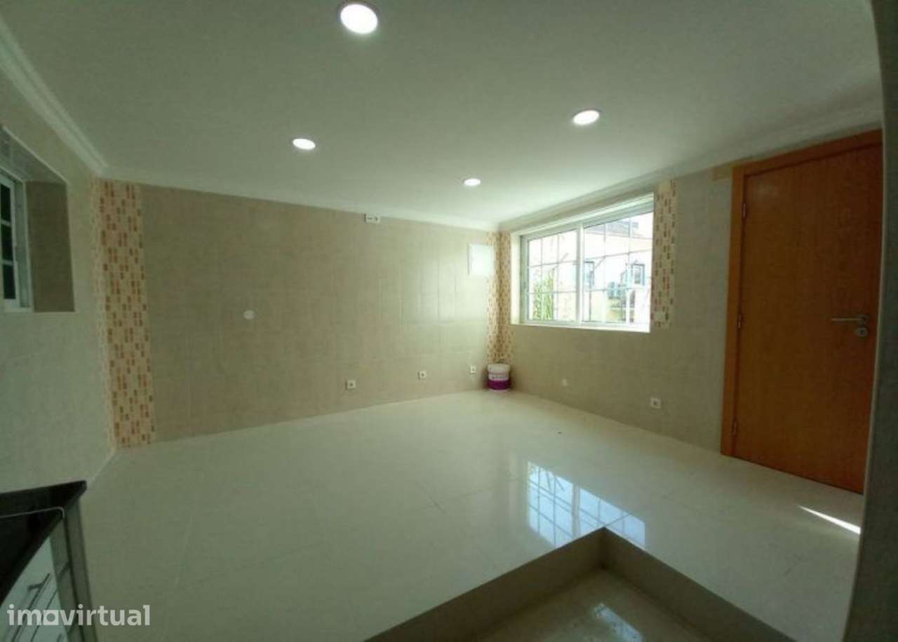 Moradia T4 remodelada na Parede, Cascais - Grande imagem: 5/27