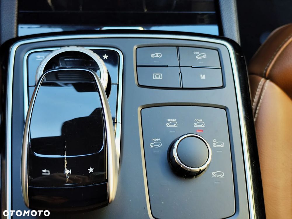 Mercedes-Benz GLS - 28
