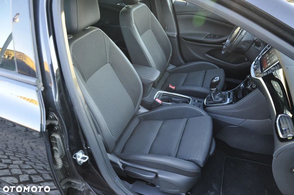 Opel Astra 1.6 BiTrb D (CDTI) Start/Stop Innovation - 19