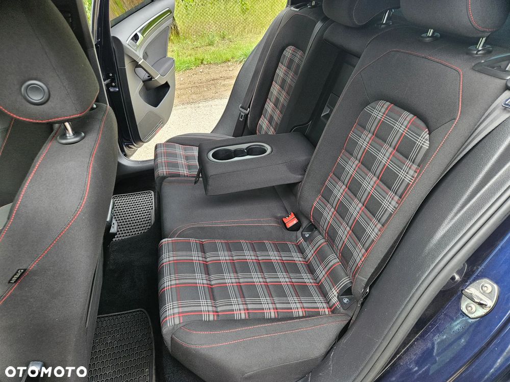 Volkswagen Golf - 11