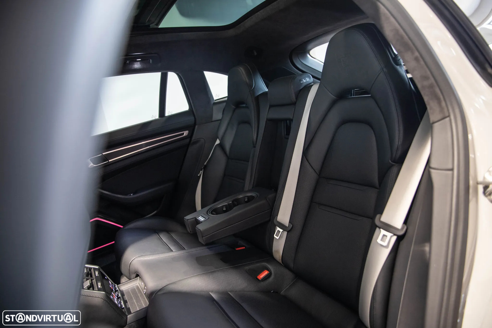 Porsche Panamera Sport Turismo 4 E-Hybrid - 17