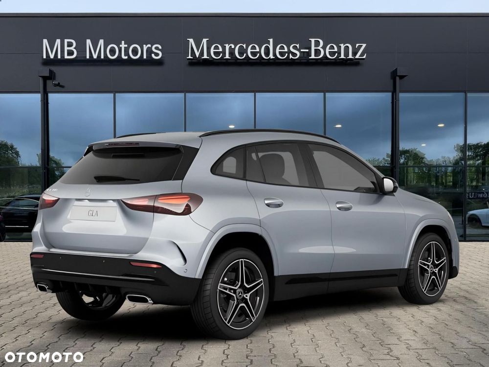 Mercedes-Benz GLA - 4