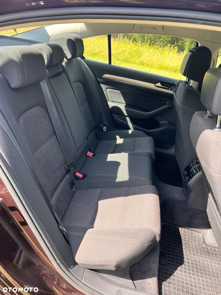 Volkswagen Passat 2.0 TDI SCR Comfortline - 16