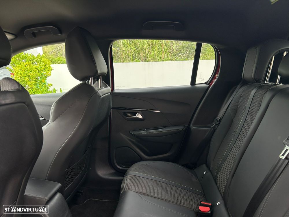 Peugeot e-208 GT - 12