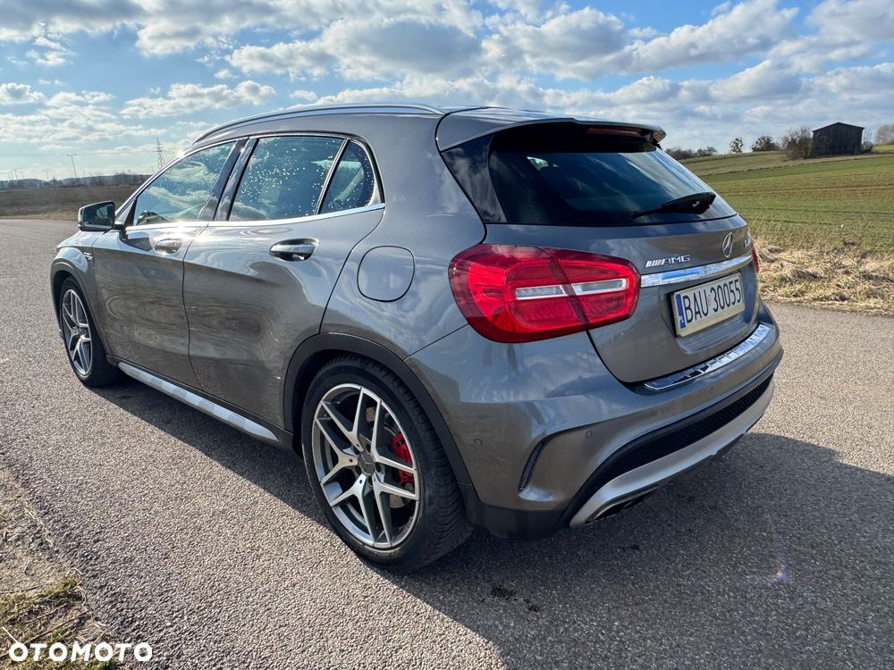 Mercedes-Benz GLA - 8