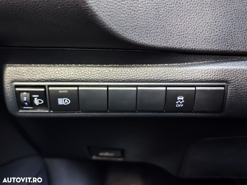 Toyota Corolla 1.8 HSD Business - 26