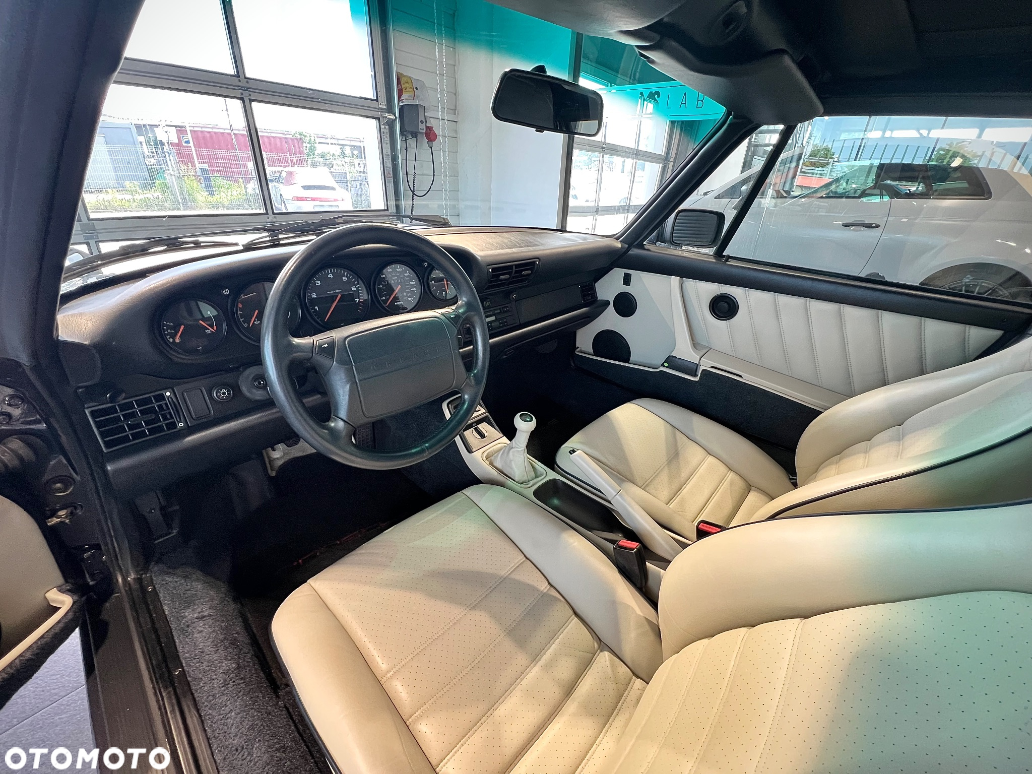 Porsche 911 Carrera 2 Cabriolet - 7
