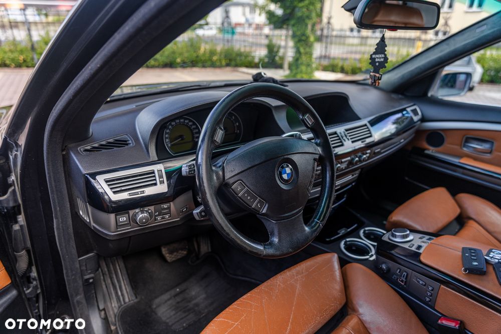 BMW Seria 7 750i - 13