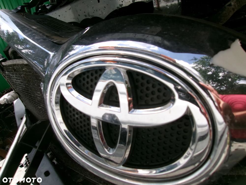 ZNACZEK EMBLEMAT TOYOTA AURIS II 12-18 - 1