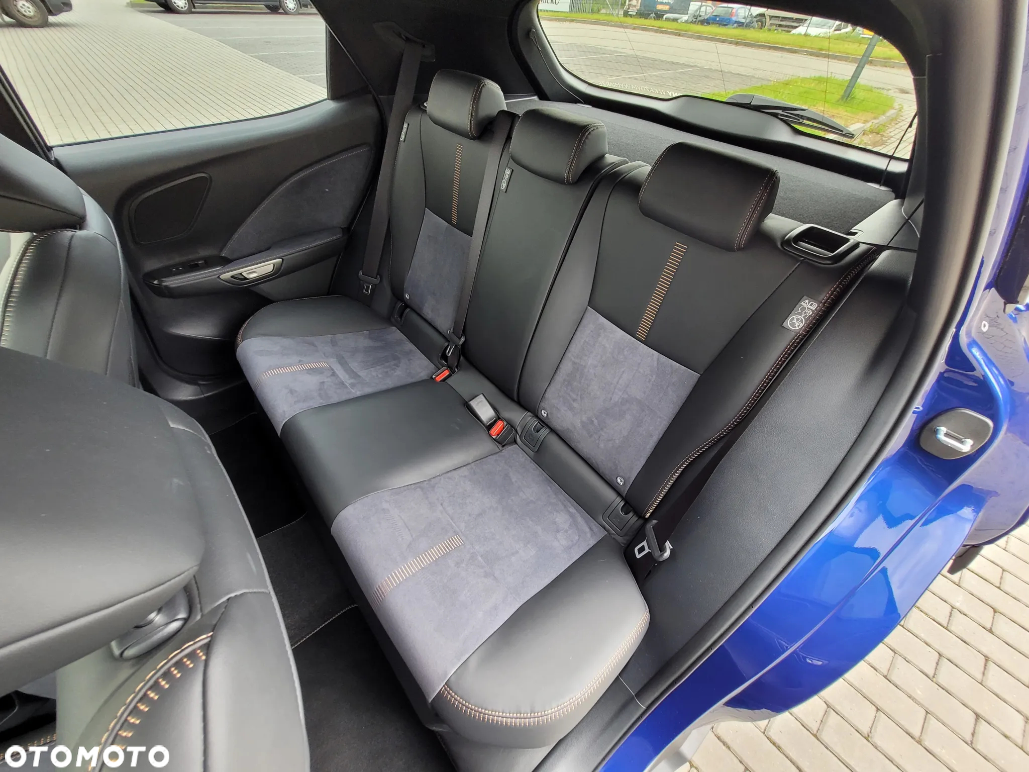 Lexus LBX 1.5 Hybrid Cool - 12