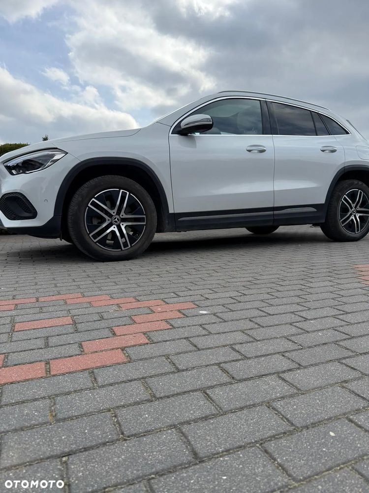 Mercedes-Benz GLA - 13