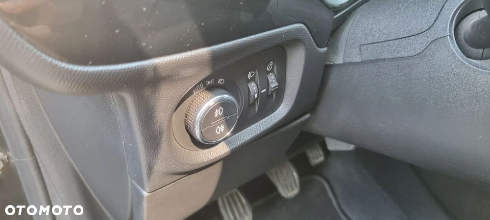 Opel Corsa 1.5 D Elegance S&S - 27