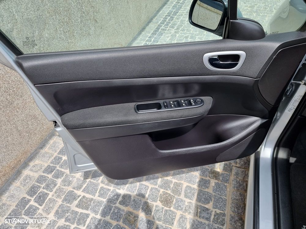 Peugeot 307 1.6 HDi Executive - 12