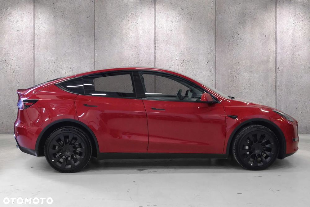 Tesla Model Y Long Range AWD - 4