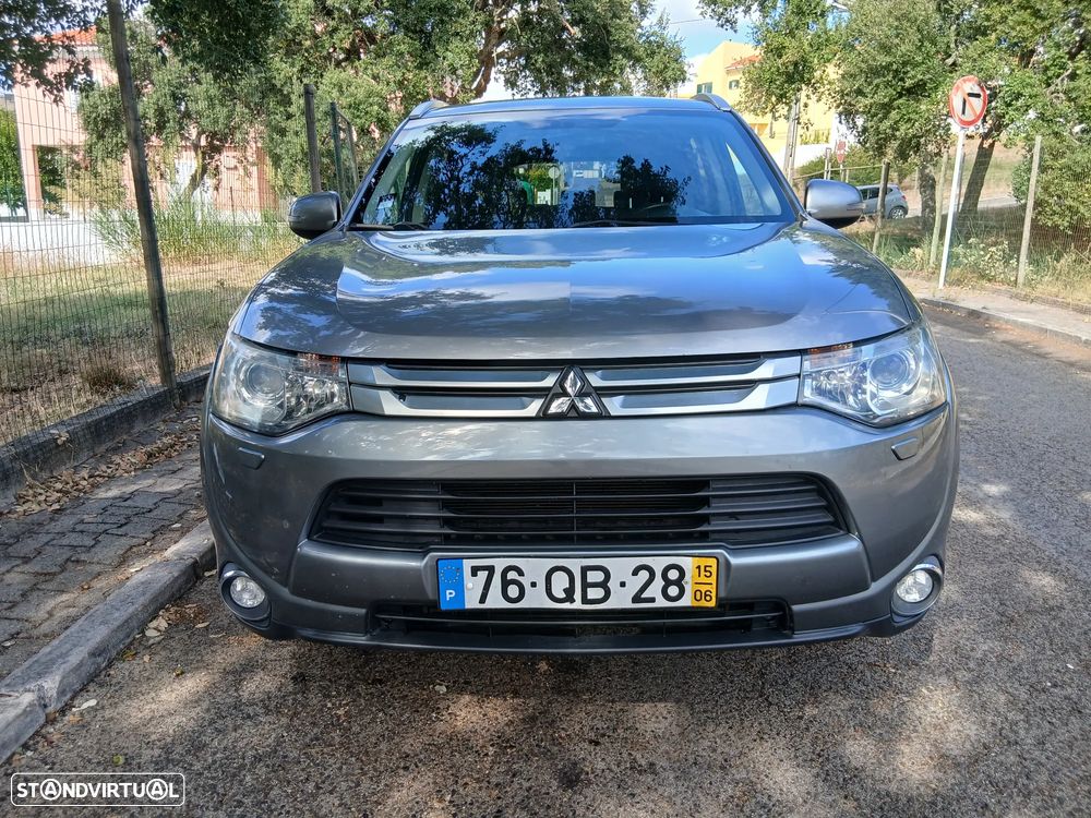 Mitsubishi Outlander 2.2 DI-D Instyle Navi - 2