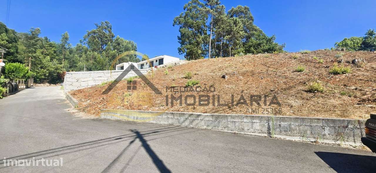 TERRENO DE CONSTRUÇÃO PARA 3 MORADIAS EM BANDA - Grande imagem: 2/16