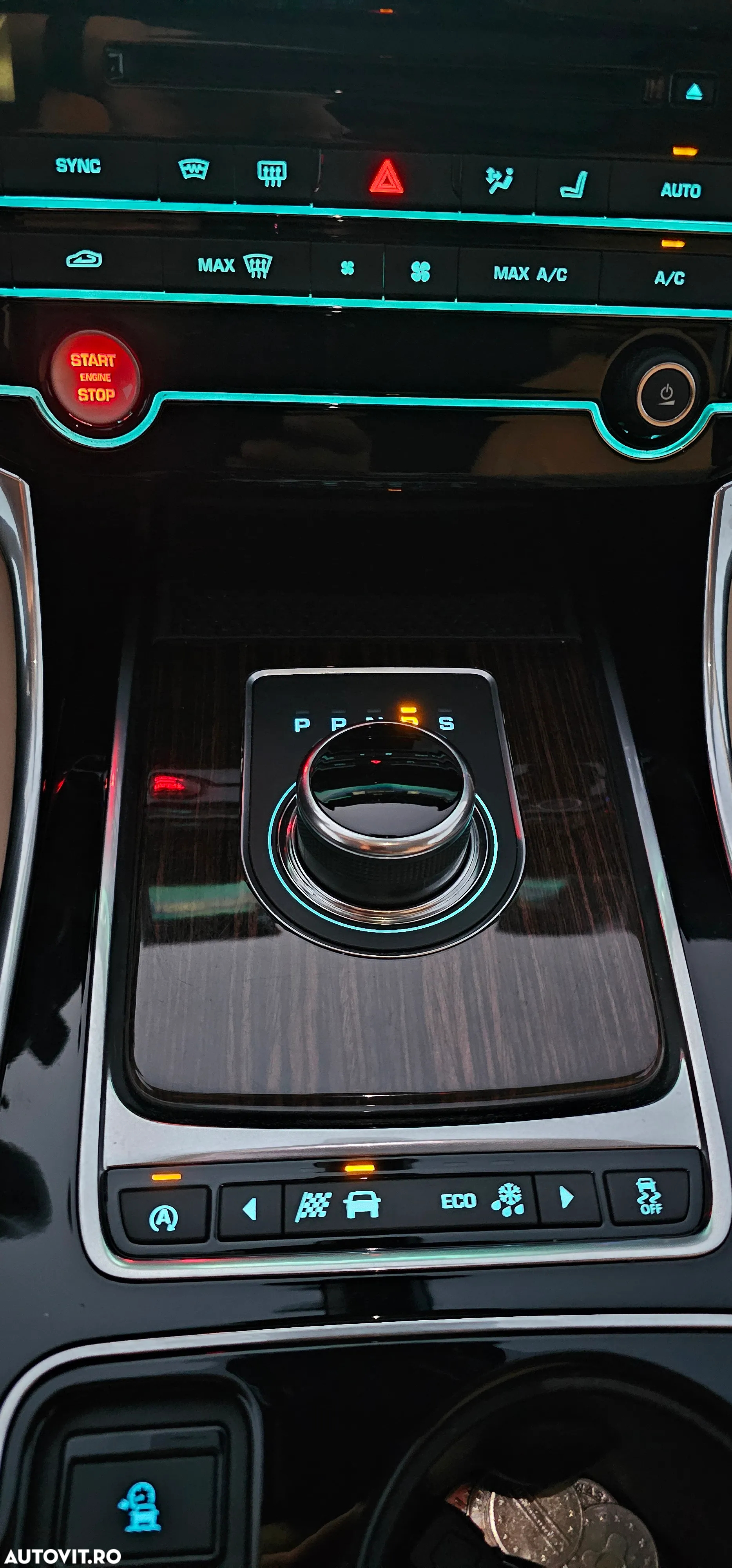 Jaguar XE 2.0 R-Sport - 31