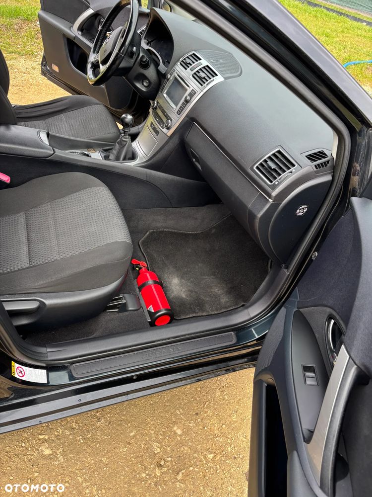 Toyota Avensis - 4