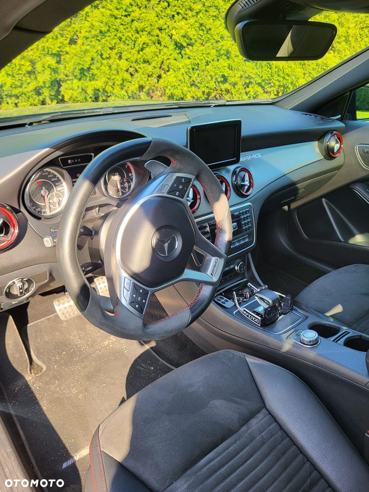 Mercedes-Benz GLA 45 AMG 4Matic 7G-DCT - 21