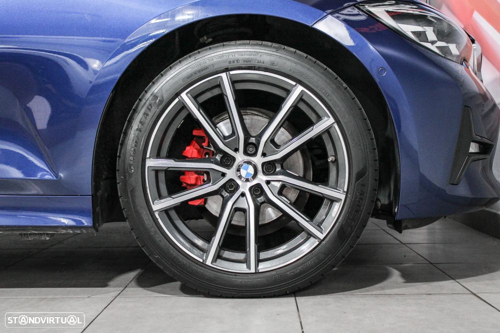 BMW 318 d Line Sport - 13