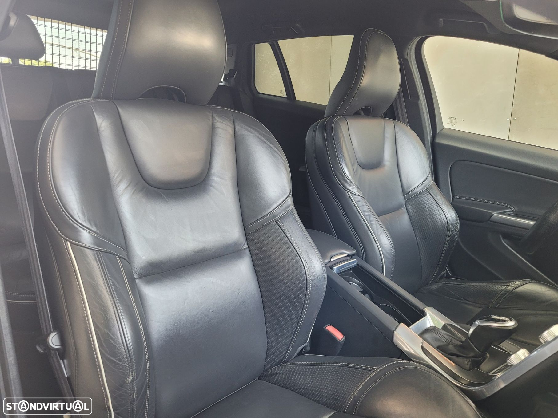 Volvo V60 2.4 D6 R-Design AWD Phev - 15