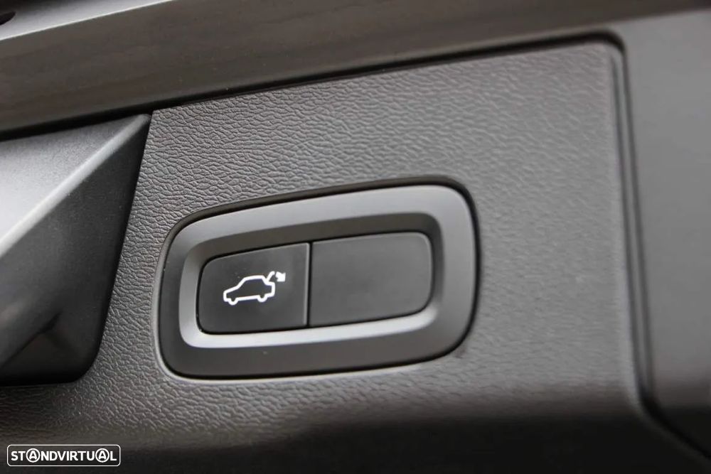 Volvo XC 60 2.0 D4 Momentum Geartronic - 21