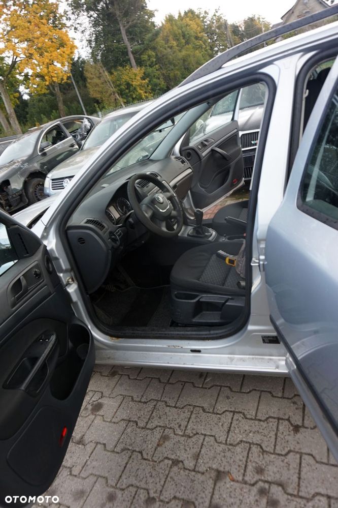 SKODA OCTAVIA II 1Z5 LIFT KOMBI 2010 9156 1.9 TDI BXE 105KM JCR SREBRNY na części - 10