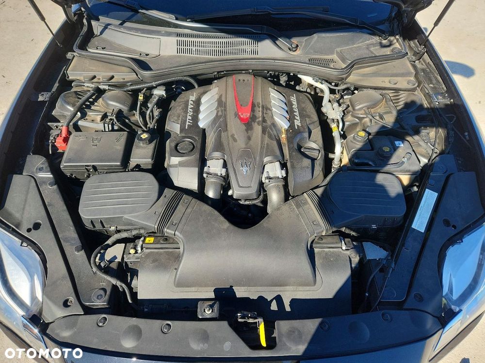 Maserati Quattroporte - 12