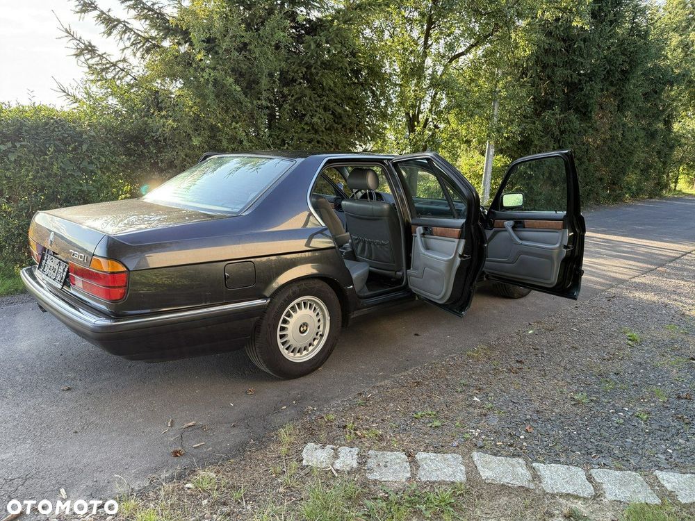 BMW Seria 7 - 38