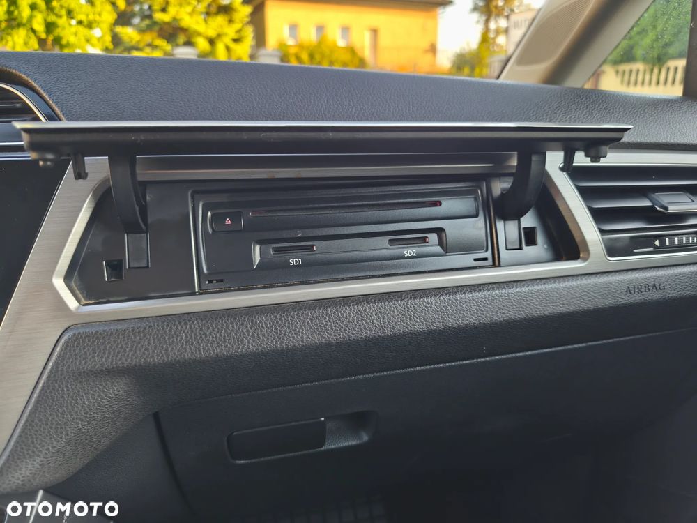 Volkswagen Touran 1.5 TSI EVO Trendline - 25