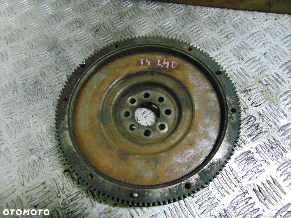 Koło zamachowe t4 2,4 d 074105273D cena sztuka - 1