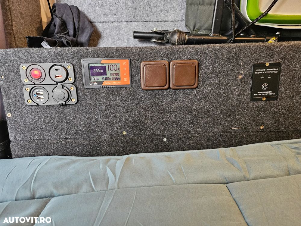 Volkswagen Caravelle - 32