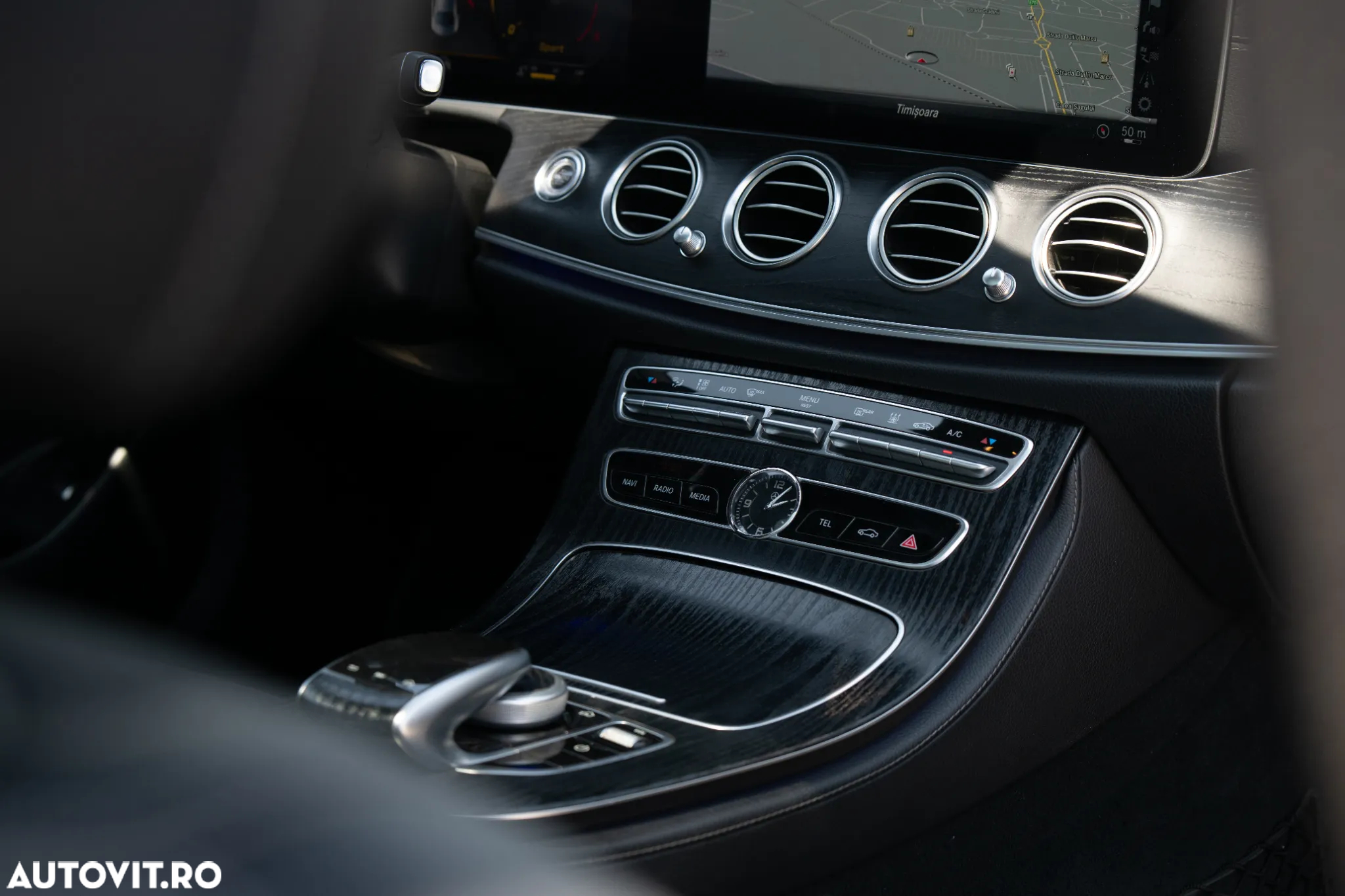 Mercedes-Benz E 220 d 9G-TRONIC AMG Line - 27